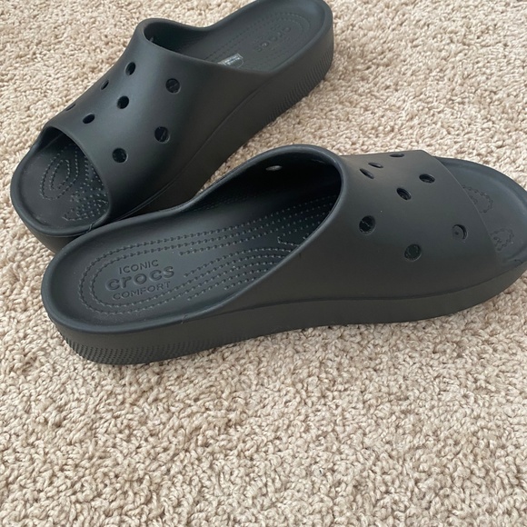 Crocs Black Size 10 Excel. Cond. Offers Welcome - Picture 2 of 5